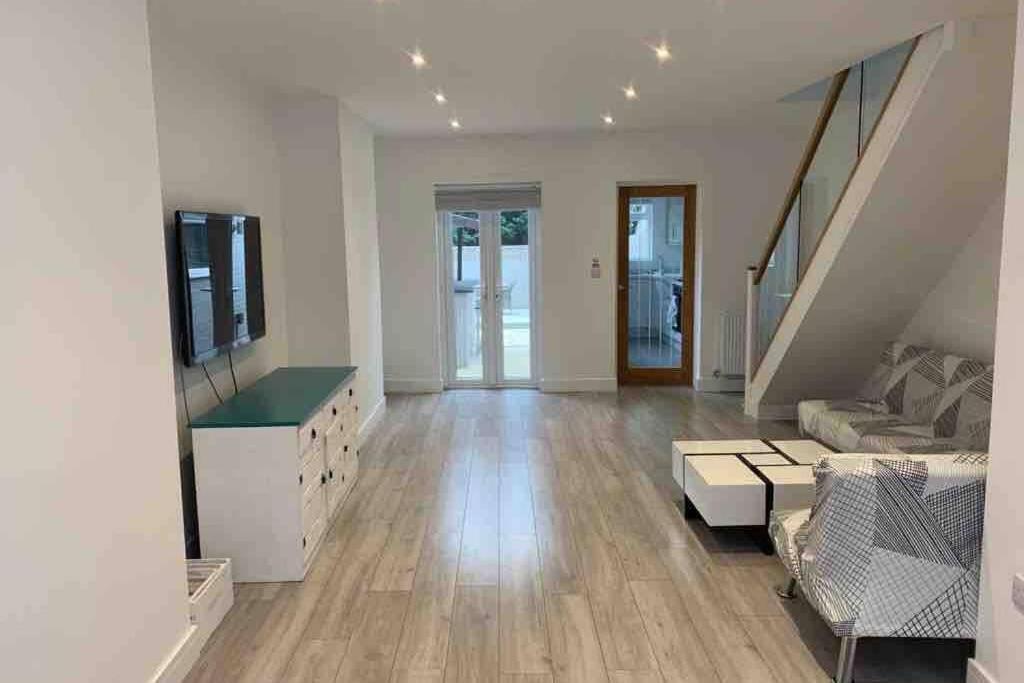 The Villas, Newly Refurbished Modern Home - Free Parking, Prime, Netflix Buckingham Dış mekan fotoğraf
